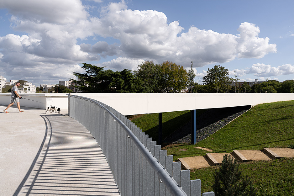 Passerelle_plaine des sports de Petit-Quevilly- Stephane-ABOUDARAM-WEARECONTENTS